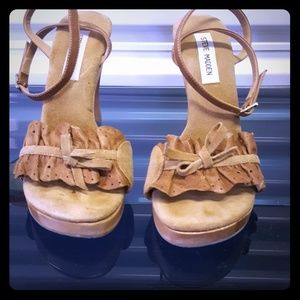Camel Strapy Heel